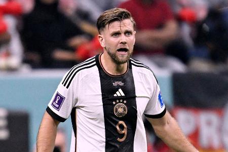 Niclas Füllkrug beim FC Bayern gehandelt - Zwei Tore in drei Joker-Einsätzen bei der WM: Niclas Füllkrug rechtfertigte seine Nominierung fürs DFB-Team vollauf. Dass schnell Gerüchte um ein Interesse des FC Bayern am Angreifer von Werder Bremen hochkochten, dürfte aber eher dem zwischenzeitlichen Hype um ihm geschuldet sein. Zuletzt hieß es bei 'Bild', der Rekordmeister beschäftige sich nicht ernsthaft mit Füllkrug.