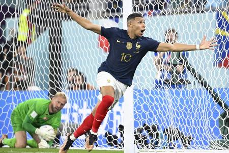 ANGRIFF: Kylian Mbappé (Frankreich) - Der Superstar hat bislang geliefert: Mit drei Toren und zahllosen weiteren Top-Aktionen trug Mbappé zum souveränen Achtelfinal-Einzug von Titelverteidiger Frankreich bei. Gegen Tunesien kam der PSG-Star nur als Joker - Frankreich verlor prompt.