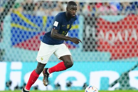 ABWEHR: Dayot Upamecano (Frankreich) - Zwar profitierte der Bayern-Verteidiger bei der WM bisher auch von den Verletzungen einiger Abwehr-Kollegen, dennoch hat sich der Defensivmann seinen Stammplatz in der Équipe tricolore absolut verdient.