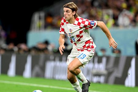 Borna Sosa (bis 45.) - Note: 4,5 - Ließ sich in der Defensive von den Läufen seiner Gegenspieler mitunter überrumpeln. War beim 0:2 das letzte Glied in der Fehlerkette (39.). Betrieb im Spiel nach vorne einen hohen Aufwand. Die Qualität seiner Flanken erreichte aber nicht ihr normales Niveau.