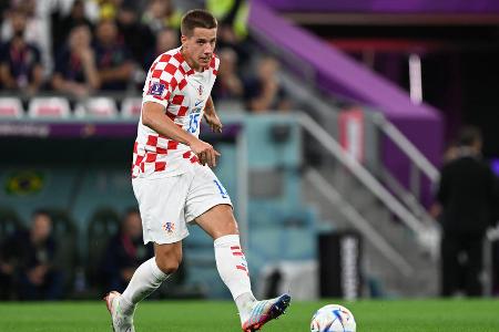 ANGRIFF: Mario Pasalic (bis 45.) - Note: 4,0 - Hatte vor der Pause deutlich weniger Aktionen als Perisic, leistete sich am Ball allerdings auch eine deutlich höhere Fehlerquote. Besetzte im Umschaltspiel die richtigen Räume, war dort aber ebenfalls meist nur Mitläufer. Musst schon zur Pause weichen.