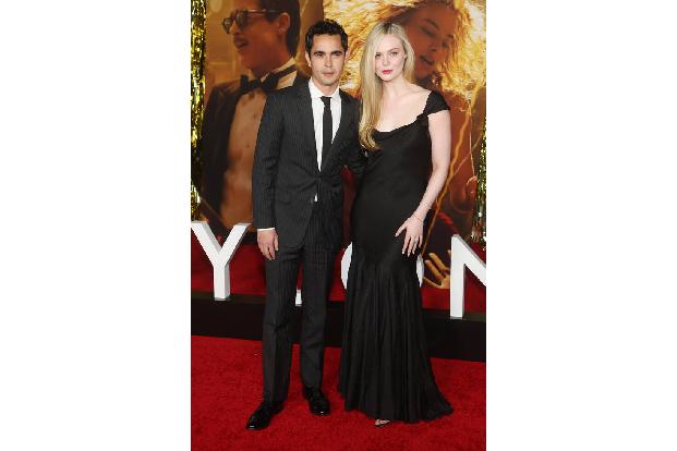 Der Brite Max Minghella gehört ebenfalls zum Cast und erschien mit seiner Freundin Elle Fanning - die beiden waren schon länger nicht mehr gemeinsam auf dem Roten Teppich gesehen worden.