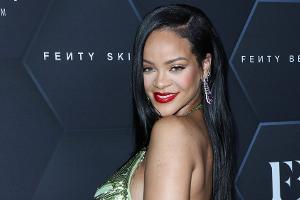 Goldiges Debüt: Rihanna zeigt erstmals ihren Sohn auf TikTok