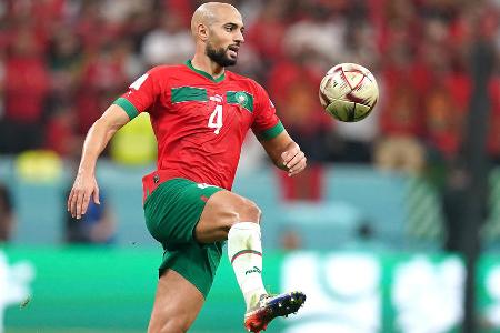 Sofyan Amrabat (Marokko) - Marokkos Abräumer spielte sich in die Herzen der Fußball-Welt. Stand sinnbildlich für den Zusammenhalt und den unbändigen Willen der Atlas-Löwen. Ohne Amrabat wäre die starke Defensivleistung kaum möglich gewesen.