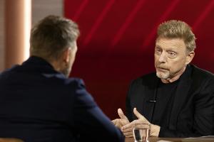 Becker: "Gleicher Mensch - aber zwei Leben"