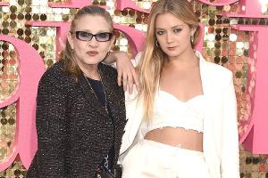 Billie Lourd erinnert an ihre verstorbene Mutter Carrie Fisher