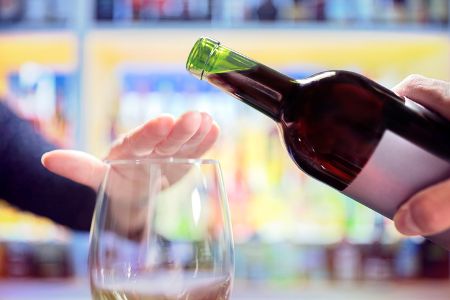 Platz 11: weniger Alkohol trinken (gaben 16% der Befragten an)