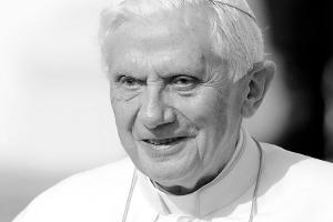 Papst Benedikt XVI.: Trauer um den "erfahrenen Hirten"