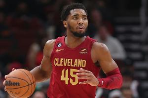 NBA: Schröder und Hartenstein siegen - Mitchells historische 71