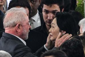 Brasiliens Staatspräsident am Sarg von Pele
