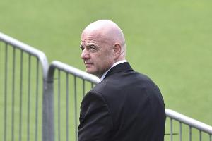 Infantino entschuldigt sich für Selfies bei Peles Totenwache