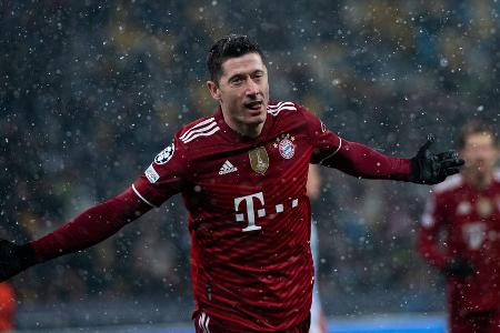 Platz 1: Robert Lewandowski - Lieferte über acht Jahre Tore wie am Fließband. Lediglich Gerd Müller traf in der langen Vereinsgeschichte noch öfter. Avancierte 2020 und 2021 zum Weltfußballer. Einer der besten Mittelstürmer aller Zeiten, auch wenn der Abschied 2022 nicht ohne Zwischengeräusche über die Bühne ging.