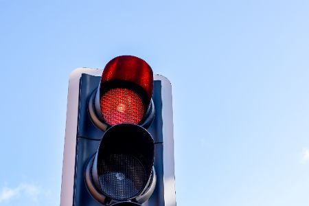 Wenn die Ampel kaputt ist und Dauerrot zeigt: So verhalten Sie sich