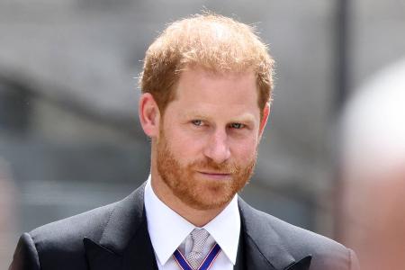 Prinz Harrys Autobiografie: Passage über Queen Mum wirft Fragen auf