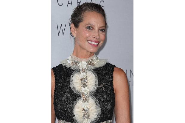 Christy Turlington schrieb, sie habe von Tatjanas Tod erfahren, als sie aus einem Flieger stieg. Sofort seien die Erinnerungen wiedergekommen: 