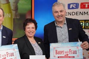 Erster "Bauernkalender" bringt 28.000 Euro für den guten Zweck