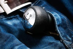 Männer mit Penis-Komplex wollen Sportwagen