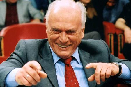 Die besten Sprüche von Udo Lattek - Am 16. Januar 1935 wurde Udo Lattek im ostpreußischen Bosemb geboren. 2023 wäre die 2015 verstorbene Trainer-Legende 88 Jahre alt geworden. Anlässlich dieses Datums blicken wir zurück auf die besten Sprüche des Erfolgscoaches von Borussia Dortmund, Borussia Mönchengladbach und FC Bayern München: Die besten Sprüche von Udo Lattek - Am 16. Januar 1935 wurde Udo Lattek im ostpreußischen Bosemb geboren. 2023 wäre die 2015 verstorbene Trainer-Legende 88 Jahre alt geworden. Anlässlich dieses Datums blicken wir zurück auf die besten Sprüche des Erfolgscoaches von Borussia Dortmund, Borussia Mönchengladbach und FC Bayern München:
