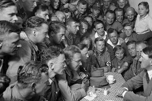 "Hitlers Macht": Vom "Niemand" über den Machtmenschen zum Zerstörer