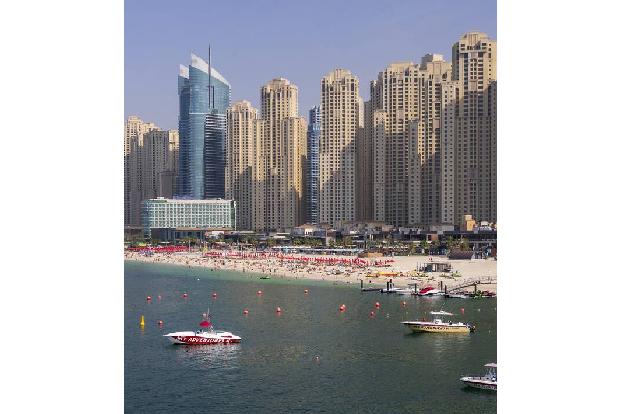 In Dubai herrscht Sonnengarantie. Kein Wunder, dass auch Stars wie Rita Ora, Louis Tomlinson oder Kim Kardashian gern in die Vereinigten Arabischen Emirate fliegen.