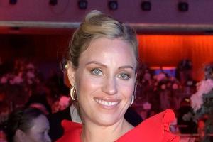 Angelique Kerber präsentiert ihren Babybauch