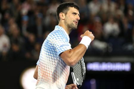 Trotz Oberschenkelproblemen: Djokovic in Runde drei Trotz Oberschenkelproblemen: Djokovic in Runde drei