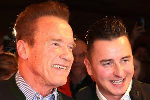 Gabalier ersteigert "Terminator 2"-Lederjacke von Schwarzenegger