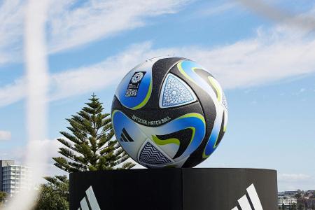 Frauen-WM: adidas präsentiert offiziellen Spielball Frauen-WM: adidas präsentiert offiziellen Spielball