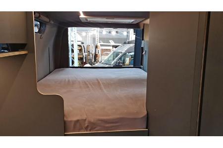 Schlafzimmer, Längsbett, Campingbett, Mercedes