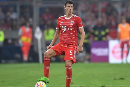 ABWEHR: Benjamin Pavard - Note: 2,5 - Ein Fehlpass in der eigenen Hälfte hatte einen Kölner Gegenstoß zur Folge. Berappelte sich danach aber. Wurde auch offensiv immer häufiger zum Faktor. Kurz vor der Pause packte er einen Gewaltschuss aus, den Schwäbe reaktionsstark abwehrte.
