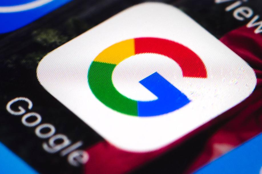 Das Google-Logo auf einem Smartphone: Google ist in Indien mit dem Versuch gescheitert, Auflagen für sein Smartphone-Betriebssystem Android auf dem Rechtsweg zu verhindern.