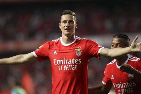 Zahlreiche Überraschungen: Dieses Stars spielen nur auf Leihbasis - Was haben Julian Draxler, Romelu Lukaku, Mauro Icardi gemeinsam? Sie gehen seit Sommer für neue Klubs auf Tore-Jagd. Doch das ist nicht das Einzige: Denn die prominenten Neuzugänge sind lediglich auf Zeit verpflichtet worden. Diese Top-Stars spielen derzeit 'nur' auf Leihbasis: Zahlreiche Überraschungen: Dieses Stars spielen nur auf Leihbasis - Was haben Julian Draxler, Romelu Lukaku, Mauro Icardi gemeinsam? Sie gehen seit Sommer für neue Klubs auf Tore-Jagd. Doch das ist nicht das Einzige: Denn die prominenten Neuzugänge sind lediglich auf Zeit verpflichtet worden. Diese Top-Stars spielen derzeit 'nur' auf Leihbasis:
