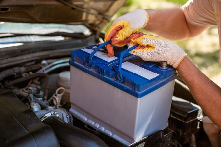 Diese Pflege braucht auch eine wartungsfreie Autobatterie Diese Pflege braucht auch eine wartungsfreie Autobatterie