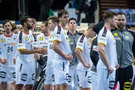Die Noten zu Deutschland vs. Frankreich - Der Traum vom WM-Titel ist ausgeträumt. Mit 28:35 musste sich die DHB-Auswahl Frankreich im Viertelfinale geschlagen geben. Nachdem Deutschland in der ersten Halbzeit noch eine gute Leistung auf das Parkett zauberte, kosteten viele Ballverluste und leichtsinnige Fehlwürfe die Siegchancen. Die Noten der DHB-Stars: