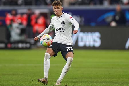 Jesper Lindström vs. Kingsley Coman - Sorgte mit einem sehenswerten Tor beim Pflichtspielauftakt im neuen Jahr gegen Schalke für ein echtes Highlight. Aus der SGE-Offensive nicht mehr wegzudenken. Bildet mit Kolo Muani, Kamada und Götze ein kongeniales Quartett. Mit dem 4:5 stellt der Däne den Anschluss her.
