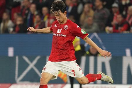 Jae-sung Lee (bis 64.) - Note: 2,5 - Brachte seine Farben mit der ersten Chance in Führung (1.). Blieb in der Folge umtriebig und hinterließ bei Mainz mit den kreativsten Eindruck. Kam gegen den Ball allerdings wiederholt klar zu spät und räumte Can einmal ganz böse ab (34.).
