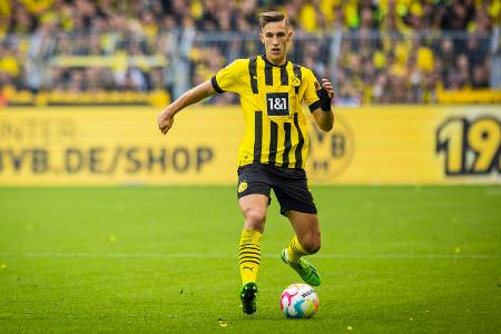 Nico Schlotterbeck - Note: 2,5 - Ließ sich vereinzelt im Dribbling überwinden, verteidigte aber sonst jedoch über weite Strecken aufmerksam. Zeigte sich gerade auf der letzten Linie im eigenen Strafraum deutlich verbessert. Ging in der Spieleröffnung derweil hohes Risiko - mit wechselnden Ergebnissen.
