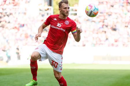MITTELFELD: Silvan Widmer - Note: 3,5 - Agierte am Ball zunächst sehr fehleranfällig, wachte im zweiten Durchgang aber etwas auf. Brachte noch mehrere gefährliche Flanken in den Strafraum. Hinten mit Licht und Schatten.