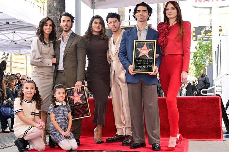 Walk of Fame: Jonas Brothers enthüllen Stern mit ihren Familien