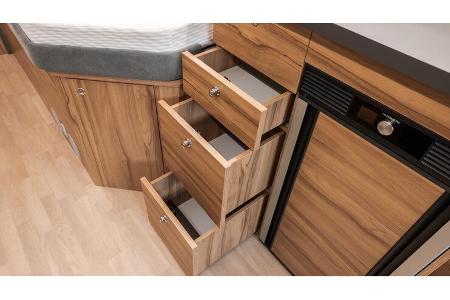 Schubladen, Fußende Bett, Kühlschrank
