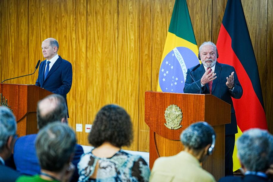 Olaf Scholz und Luiz Inácio Lula da Silva bei einer gemeinsamen Pressekonferenz in Brasilia.