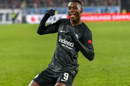 Randal Kolo Muani vs. Eric Maxim Choupo-Moting - Der Shootingstar der Eintracht ist bereits voll in 2023 angekommen. Damit knüpfte er nahtlos an die sensationellen Leistungen des vergangenen Jahres an. Überzeugt nicht nur als Knipser, sondern auch mit spielerischen Akzenten. Kann damit nur noch zum knappen 6:7-Sieg für die Bayern verkürzen.