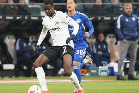 Evan Ndicka vs. Dayot Upamecano - Das Herzstück der Eintracht-Defensive zeigte sich bislang noch nicht in Top-Form. Streute gegen Schalke und zuletzt in Freiburg zu viele Fehler ein. Kann somit keinen weiteren Punkt für die Eintracht sichern - 3:1 für den FC Bayern.