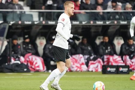Hrvoje Smolcic vs. Mathijs de Ligt - Brauchte lange um in Frankfurt anzukommen. Inzwischen als Innenverteidiger in der Dreierkette neben Tuta und Ndicka gesetzt. Zuletzt aber mit einem miserablen Auftritt gegen den SC Freiburg. Somit bauen die Bayern ihre Führung auf 4:1 aus.