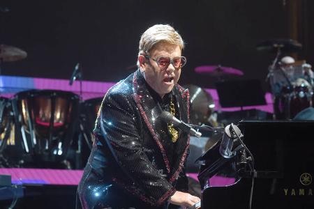 Diesmal ist es wirklich seine letzte Tour — das hat Elton John zwar schon mehrfach versprochen, doch der mittlerweile 75-Jährige wird ja auch nicht jünger, und so langsam will er ernst machen mit dem ...