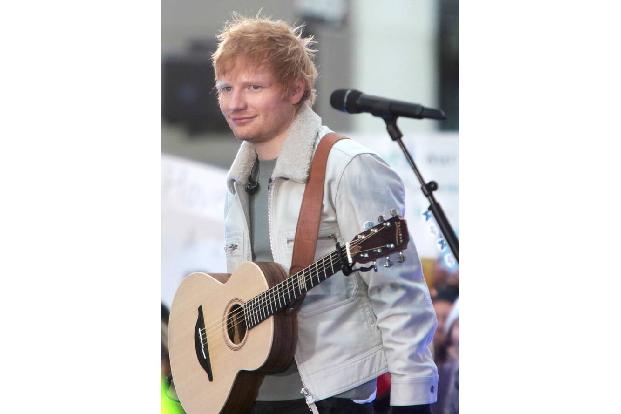 Ed Sheeran hat noch eine Menge Zeit, diesen Rekord einzustellen, und die Chancen stehen gut. Seine '÷ Tour' ist schon jetzt die zweitlukrativste aller Zeiten, mit einem Umsatz von 776 Millionen Dollar ...