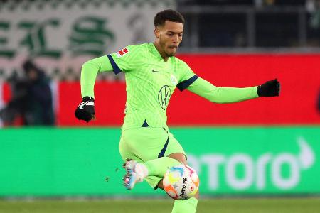 Felix Nmecha - Note: 4,5 - Lief zwar mit reichlich Energie die Gegenspieler an, bekam aber selten wirklich Druck auf den Ball. Stand auch bei den offensiven Bemühungen im Schatten seiner Nebenleute.