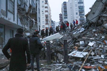 Mehr als 2500 Todesopfer nach Erdbeben in Syrien und Türkei