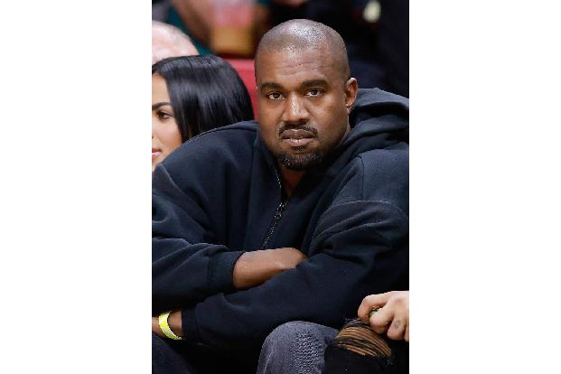 24 Grammys bekamen sowohl Beyoncés Mann Jay-Z als auch Kanye West (Foto). Wie viele seiner Preise letzterer noch auf dem Kaminsims stehen hat, wissen wir nicht, denn vor einigen Jahren spülte der sie demonstrativ die Toilette hinunter.
