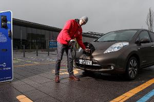 Lieber Hybrid-, als E-Auto